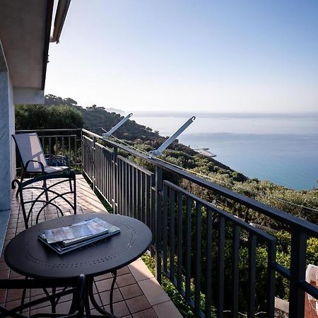 La Casa Del Maestro Attico Apartment Pisciotta Bagian luar foto