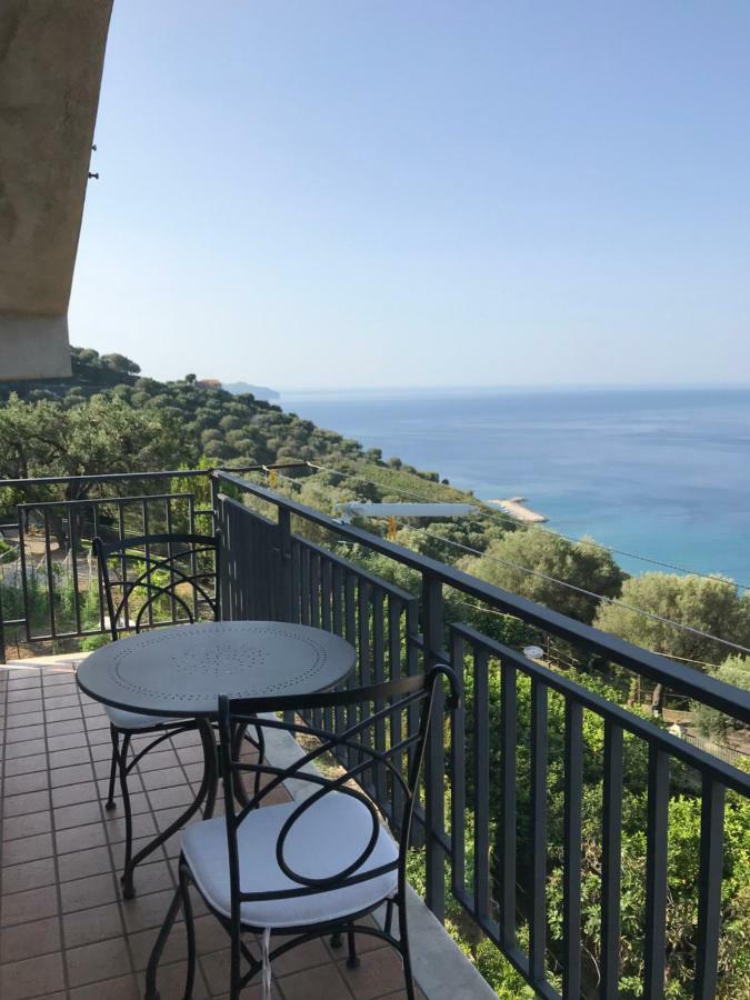 La Casa Del Maestro Attico Apartment Pisciotta Bagian luar foto