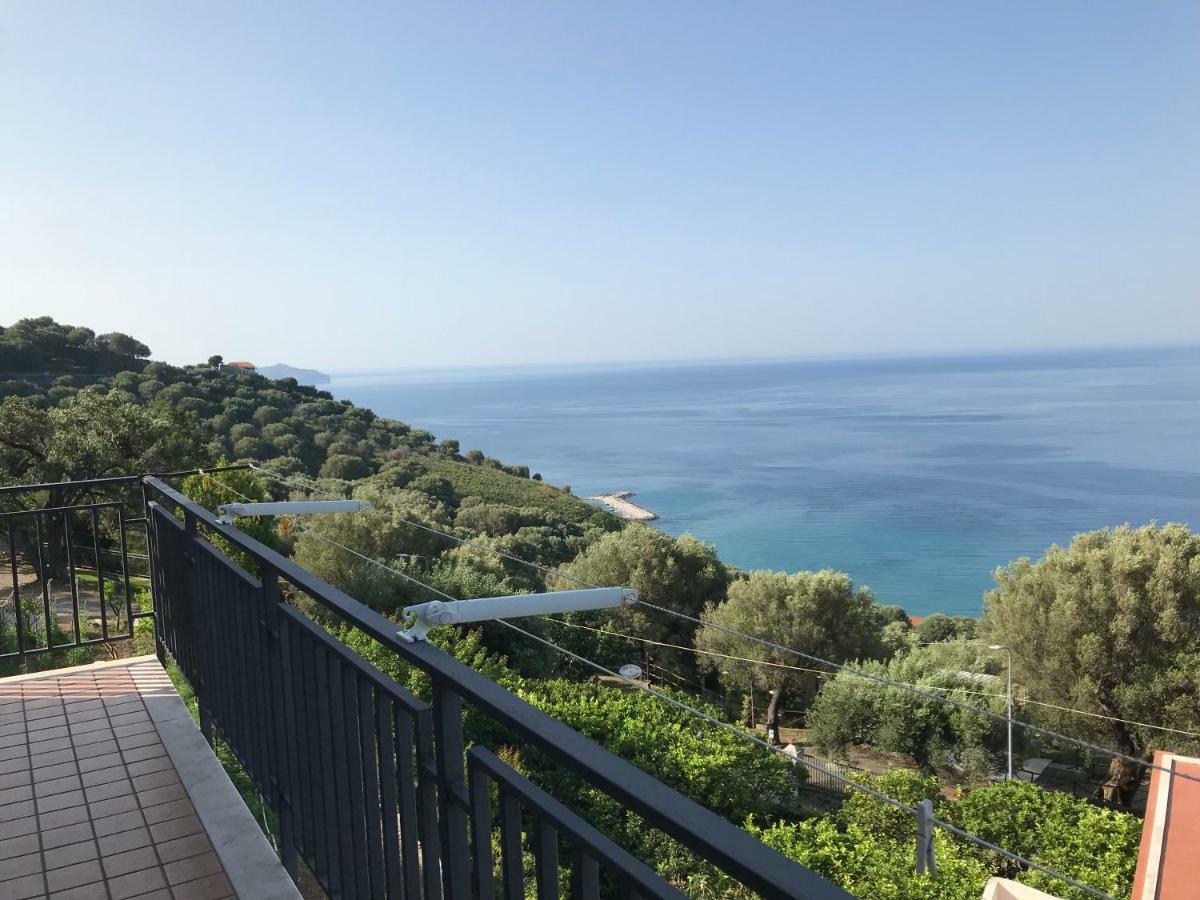 La Casa Del Maestro Attico Apartment Pisciotta Bagian luar foto